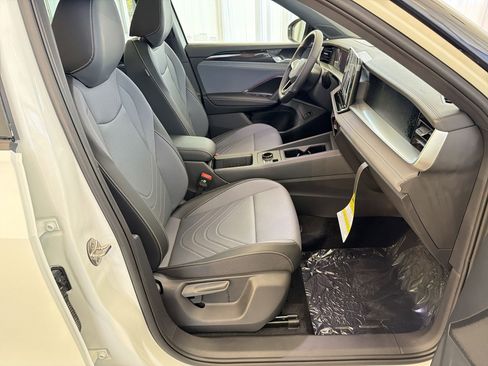 New 2026 Volkswagen Tiguan SE R-Line FWD image 30