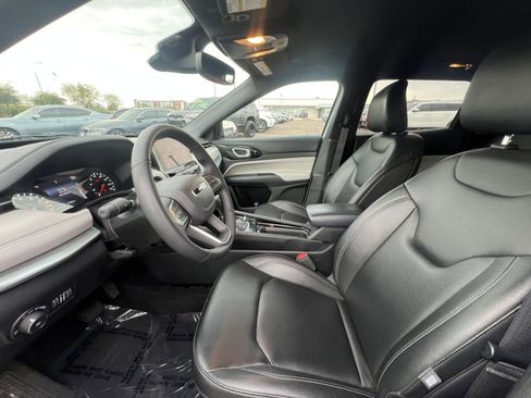 Used 2025 Jeep Compass Limited image 27