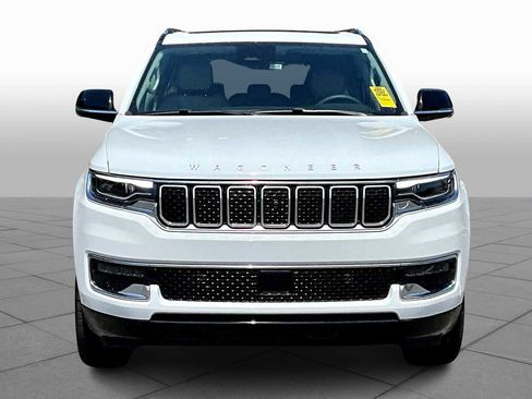 Used 2024 Jeep Wagoneer 4WD w/ Premium Group I image 3