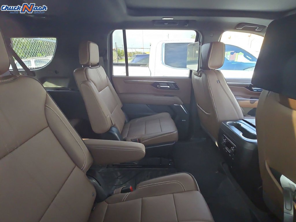 Used 2026 Chevrolet Suburban High Country AWD/4WD image 6