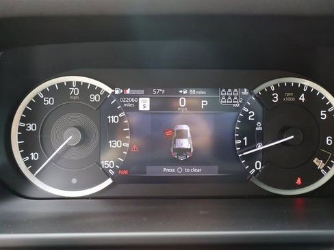 Used 2023 Land Rover Defender 130 X-Dynamic SE image 17