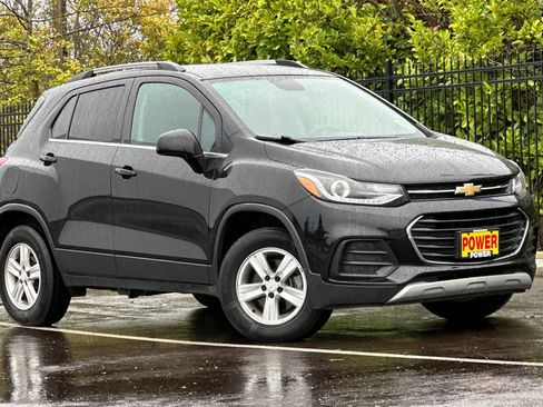Used 2020 Chevrolet Trax LT image 2
