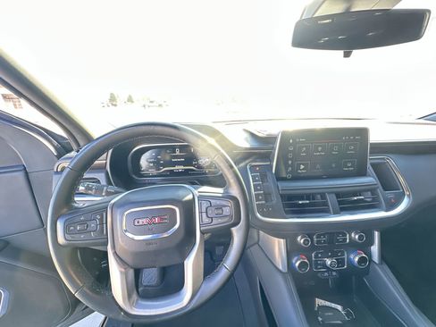 Used 2023 GMC Yukon XL SLE image 11