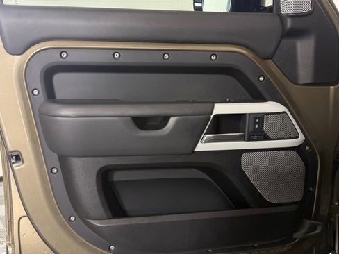 Used 2023 Land Rover Defender 130 X-Dynamic SE image 27