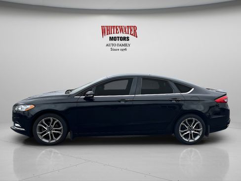 Used 2017 Ford Fusion SE w/ Equipment Group 201A FWD image 2