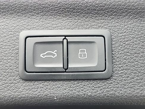 Used 2020 Audi Q3 2.0T Prestige w/ Prestige Package image 19