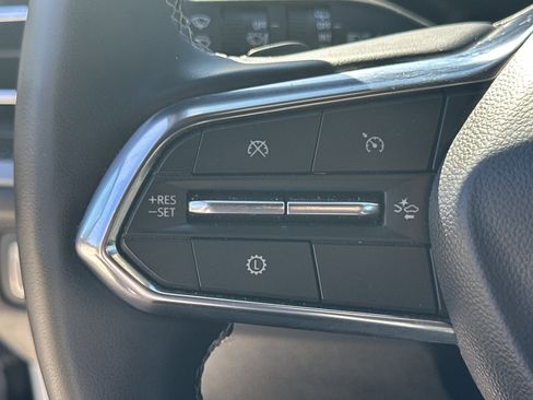 Used 2025 Chevrolet Traverse LT image 26