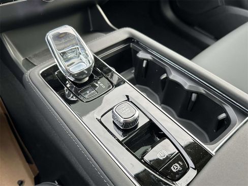 New 2026 Volvo XC90 B6 Plus w/ Protection Package Premier AWD/4WD image 6