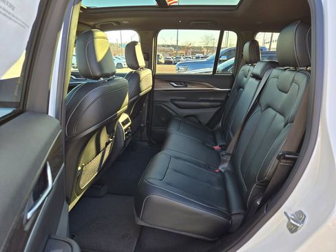New 2025 Jeep Grand Cherokee Limited image 28