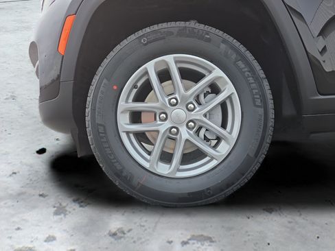 New 2026 Jeep Grand Cherokee Laredo AWD/4WD image 18