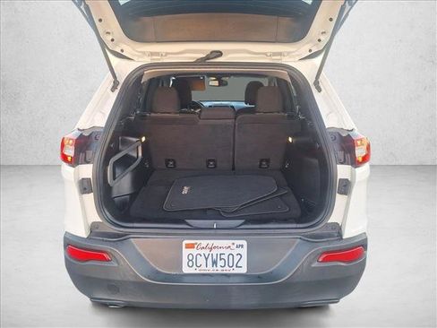 Used 2018 Jeep Cherokee Latitude image 16