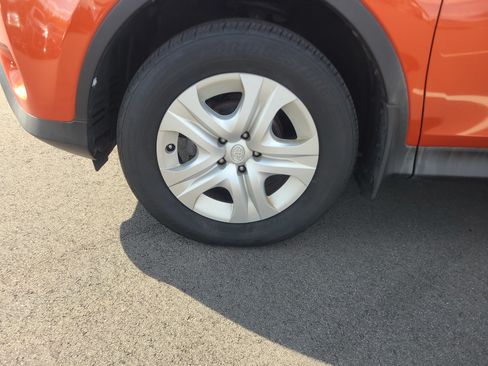 Used 2015 Toyota RAV4 LE AWD/4WD image 9