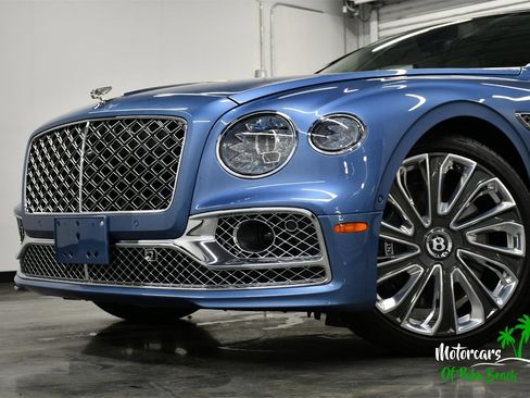 Used 2023 Bentley Flying Spur W12 image 3