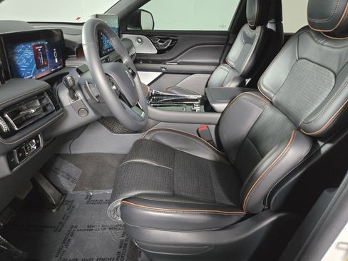 Certified 2025 Lincoln Aviator Black Label image 11