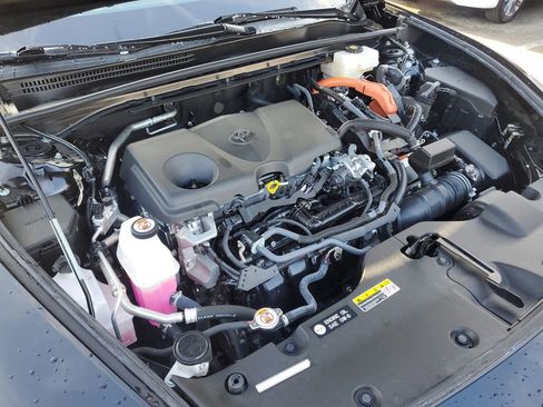 Used 2023 Toyota Crown Limited image 12