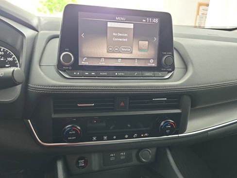 Certified 2025 Nissan Rogue SV FWD image 20