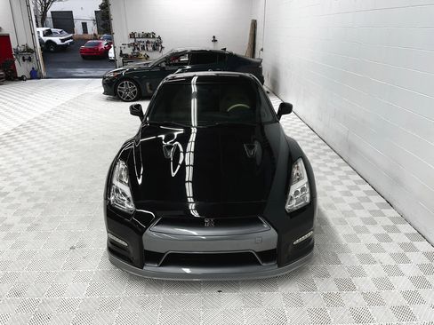 Used 2016 Nissan GT-R Premium image 39
