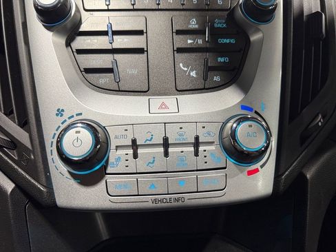 Used 2017 Chevrolet Equinox LT w/ Convenience Package image 31