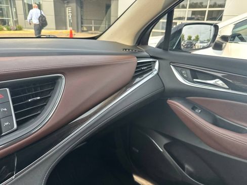 Used 2018 Buick Enclave Avenir w/ Avenir Technology Package AWD/4WD image 17