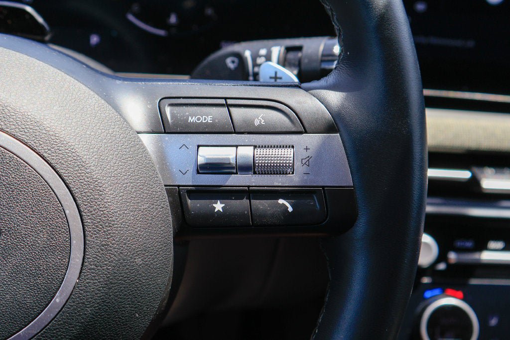 Used 2025 Hyundai Santa Cruz Limited AWD/4WD image 14