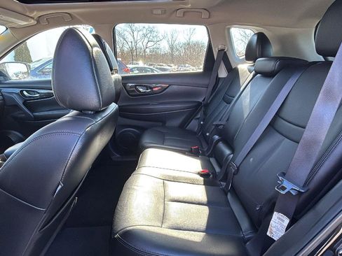 Used 2018 Nissan Rogue SL w/ Premium Package image 26