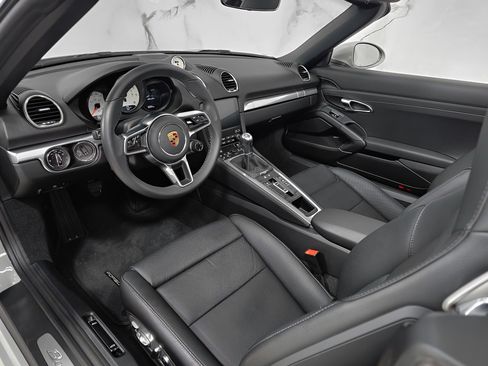 Used 2025 Porsche 718 Boxster RWD image 13