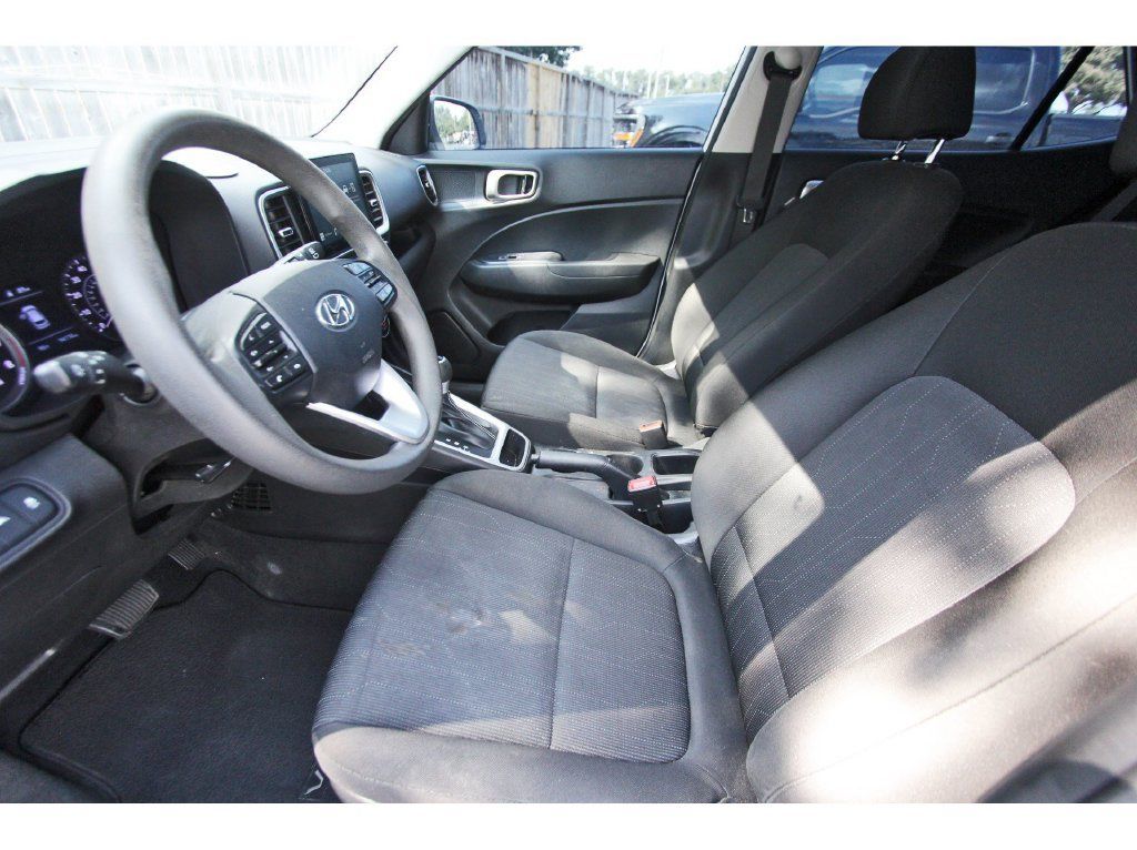 Used 2021 Hyundai Venue SE FWD image 15