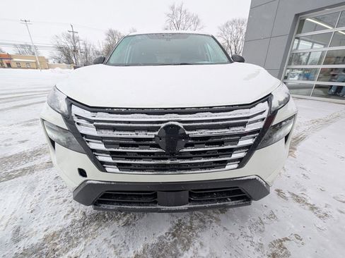 Used 2024 Nissan Rogue S image 9