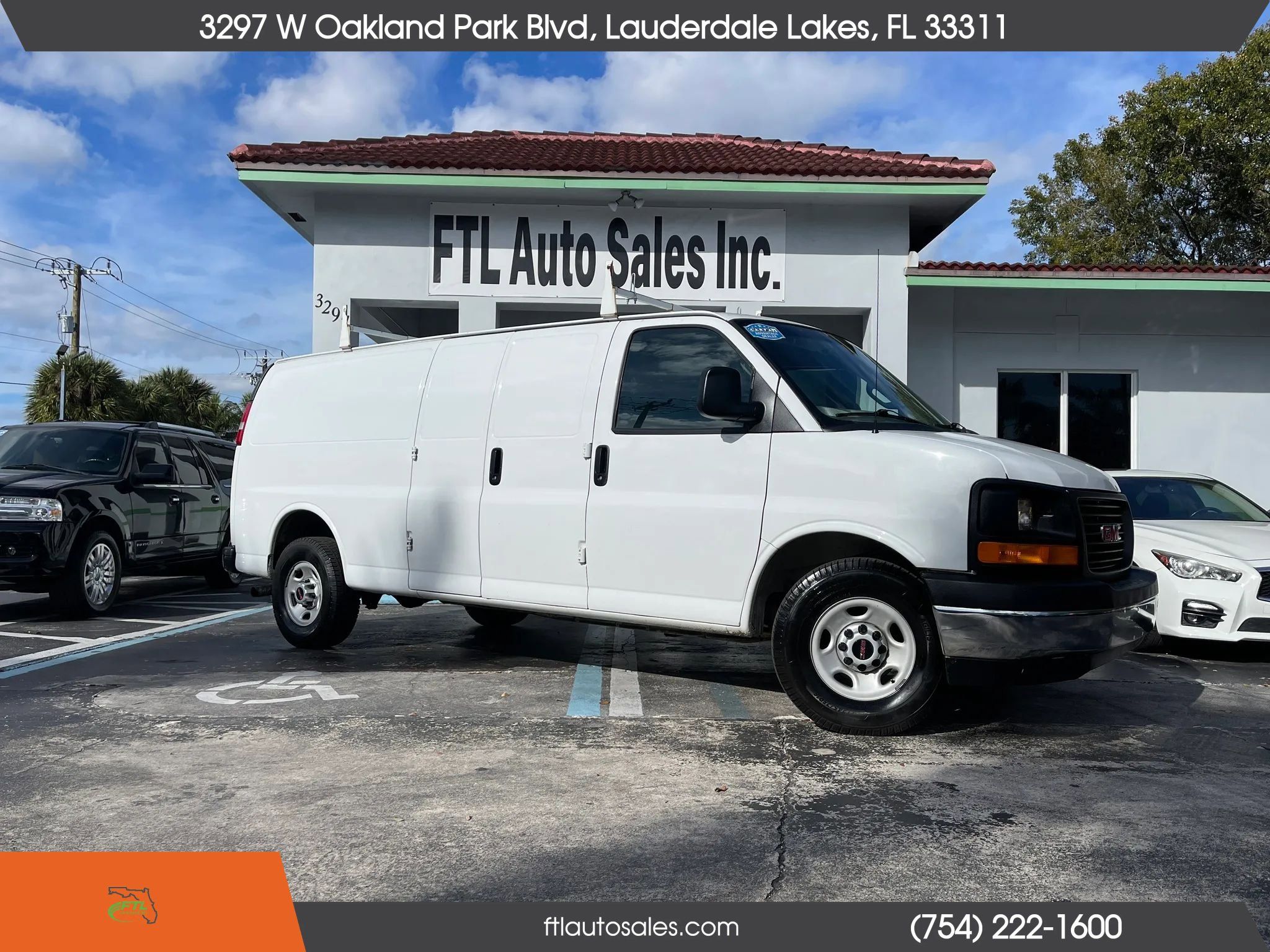 Used 2017 GMC Savana 3500 Extended RWD image 1