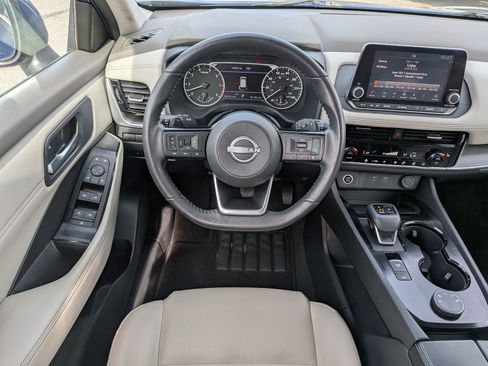 Used 2022 Nissan Rogue SV w/ SV Premium Package image 17