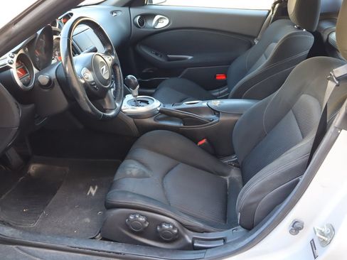 Used 2016 Nissan 370Z Coupe RWD image 13