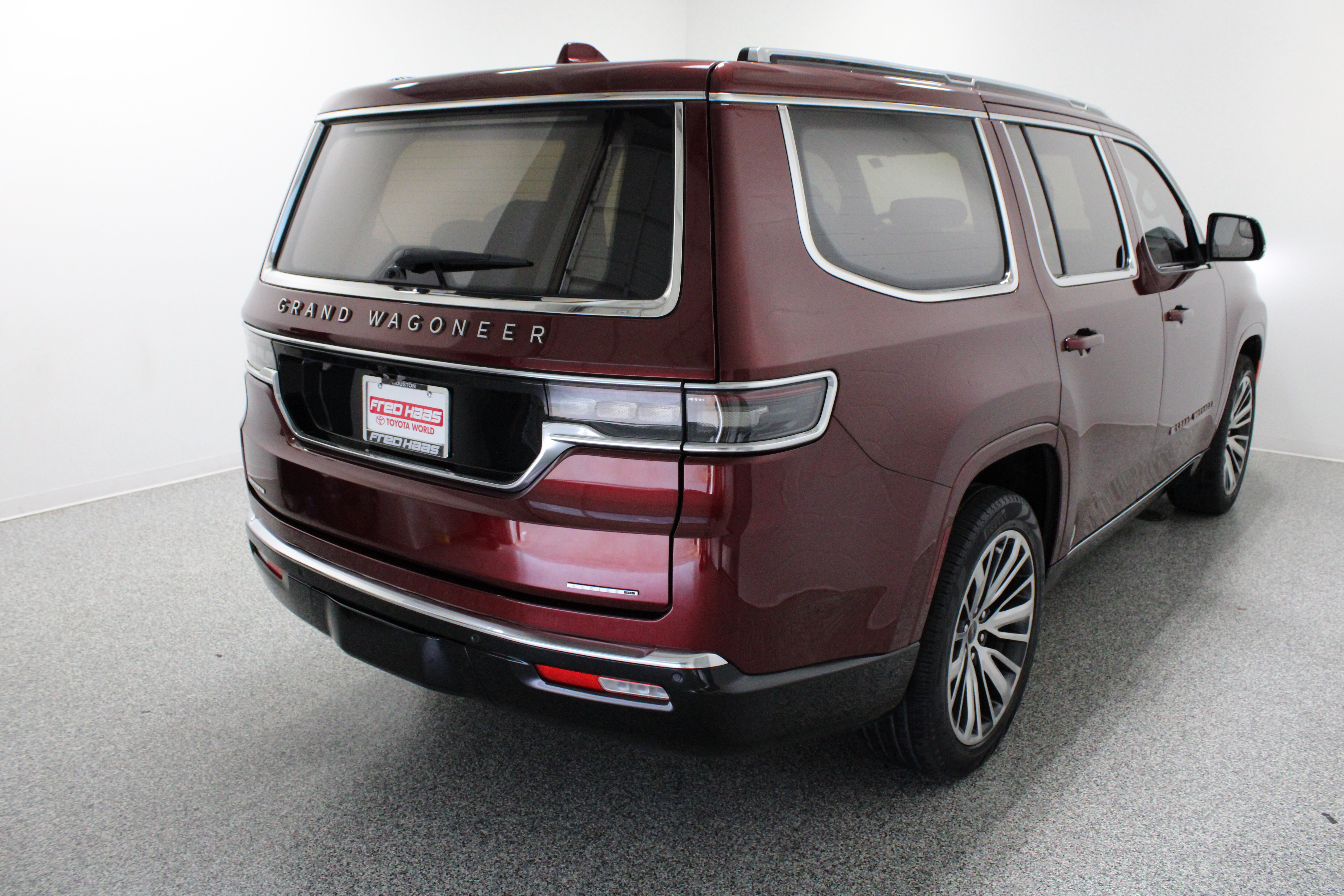 Used 2023 Jeep Grand Wagoneer Series III AWD/4WD image 7