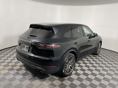 Used 2023 Porsche Cayenne Platinum Edition image 7