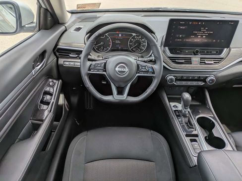 Used 2023 Nissan Altima 2.5 SV w/ SV Premium Package FWD image 16