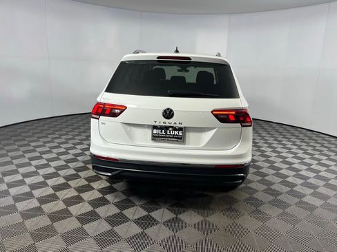Used 2024 Volkswagen Tiguan SE image 8