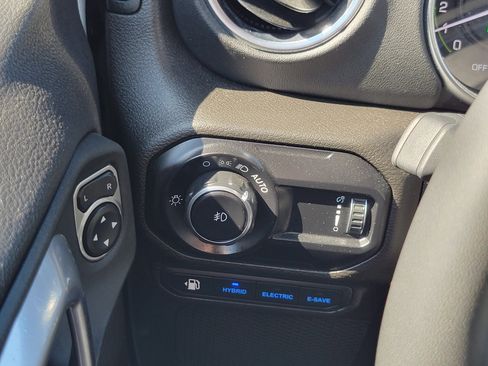Used 2023 Jeep Wrangler Unlimited Sahara w/ Cold Weather Group AWD/4WD image 10