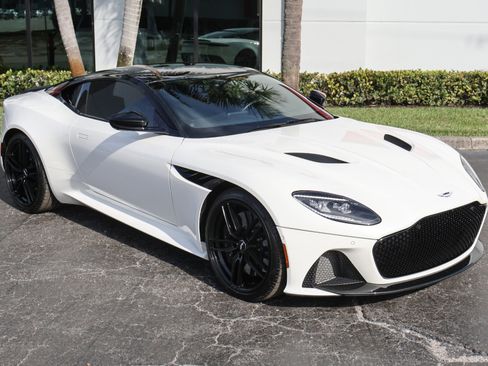 Used 2019 Aston Martin DBS Superleggera image 14