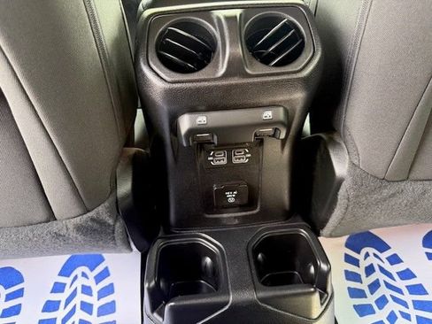 Used 2021 Jeep Gladiator Sport AWD/4WD image 15