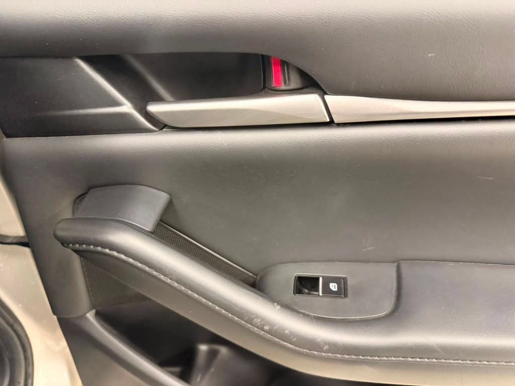 Used 2022 MAZDA MAZDA3 s FWD image 37