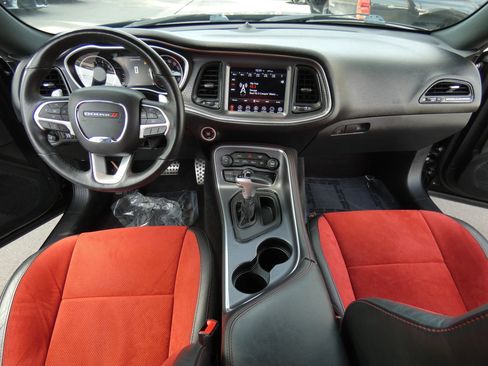 Used 2017 Dodge Challenger R/T Scat Pack w/ Dynamics Package image 22