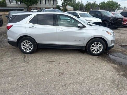 Used 2019 Chevrolet Equinox LT FWD image 2
