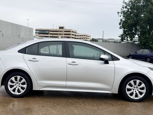 Used 2025 Toyota Corolla LE FWD image 6