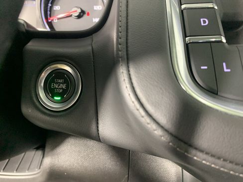 Used 2021 Chevrolet Suburban LT RWD image 17