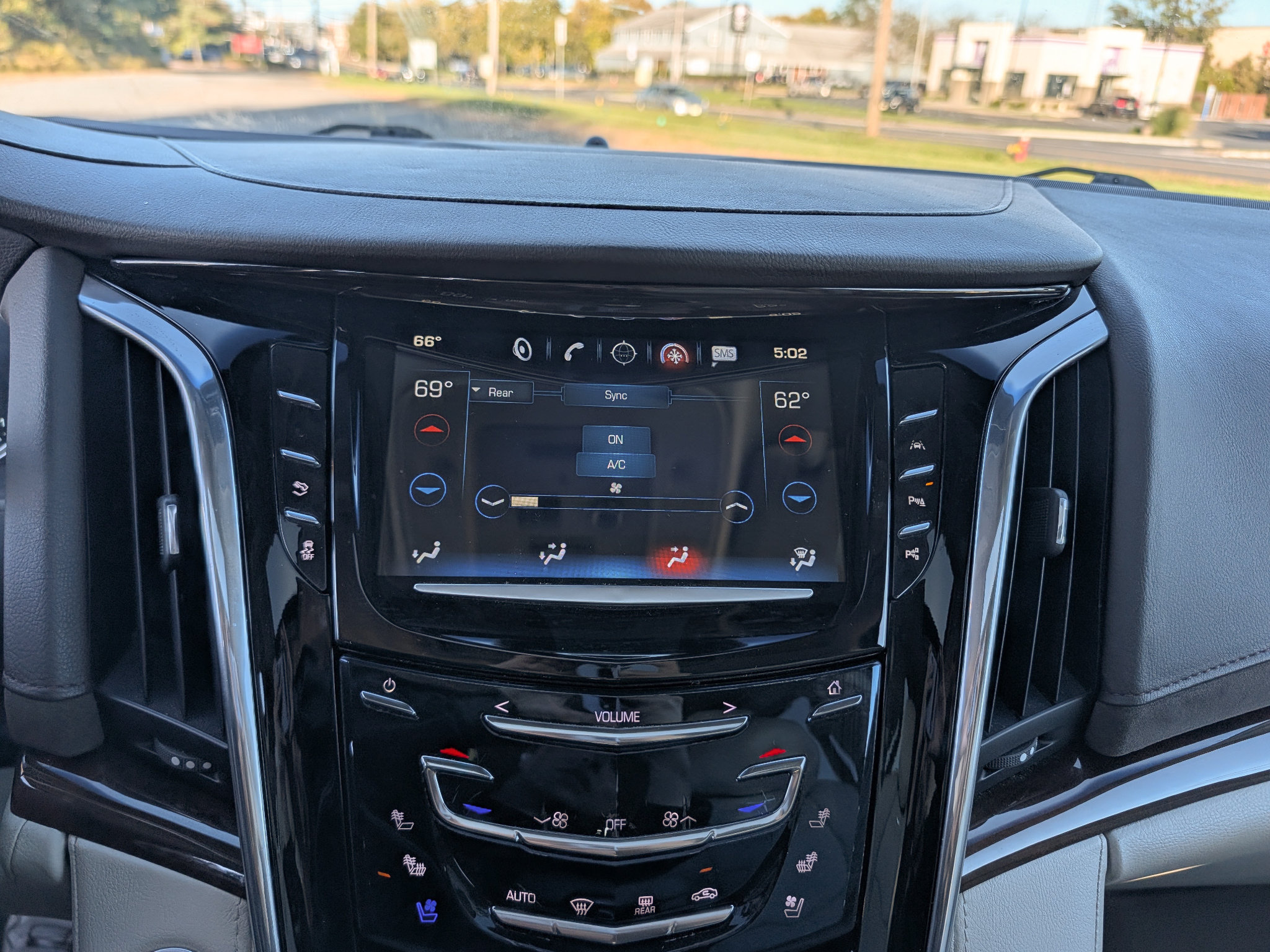 Used 2017 Cadillac Escalade ESV Luxury AWD/4WD image 28