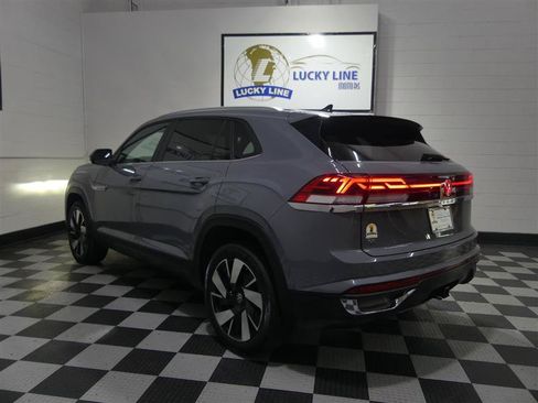 Used 2024 Volkswagen Atlas Cross Sport SE FWD image 11