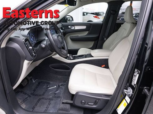 Used 2019 Volvo XC40 T5 Momentum AWD/4WD image 13