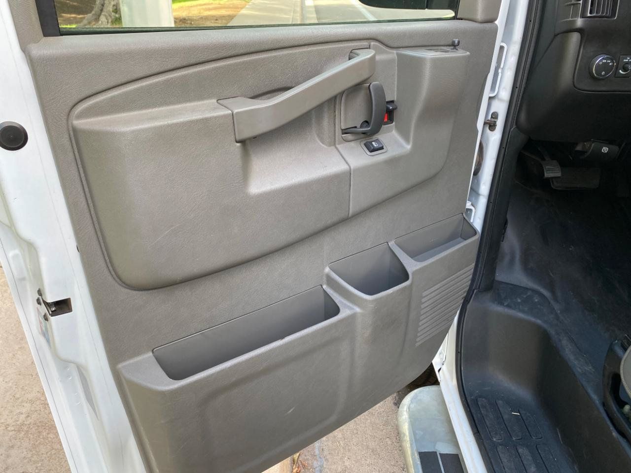 Used 2024 Chevrolet Express 2500 w/ Driver Convenience Package RWD image 20
