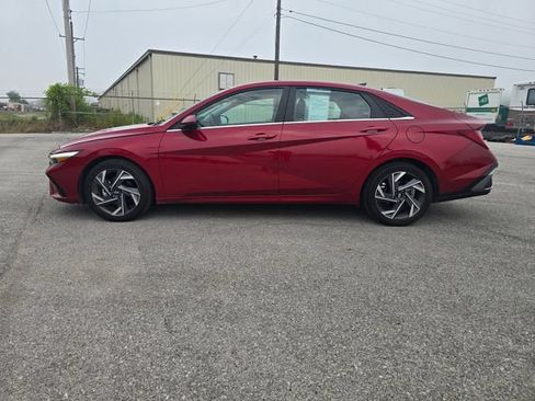 Used 2025 Hyundai Elantra SEL FWD image 6