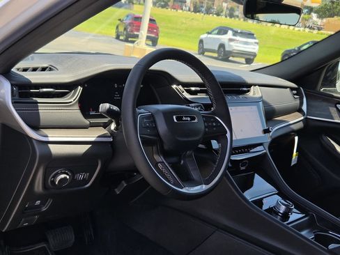 New 2026 Jeep Grand Cherokee L 2WD image 12