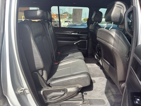 Used 2023 Jeep Wagoneer Series III w/ Preferred Equipment Group image 14